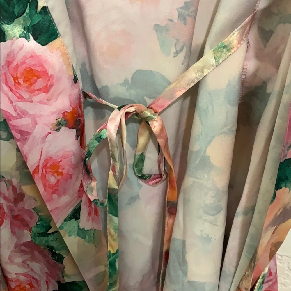 🎈David’s Bridal | Rose 🌹 Robe - Picture 8 of 10